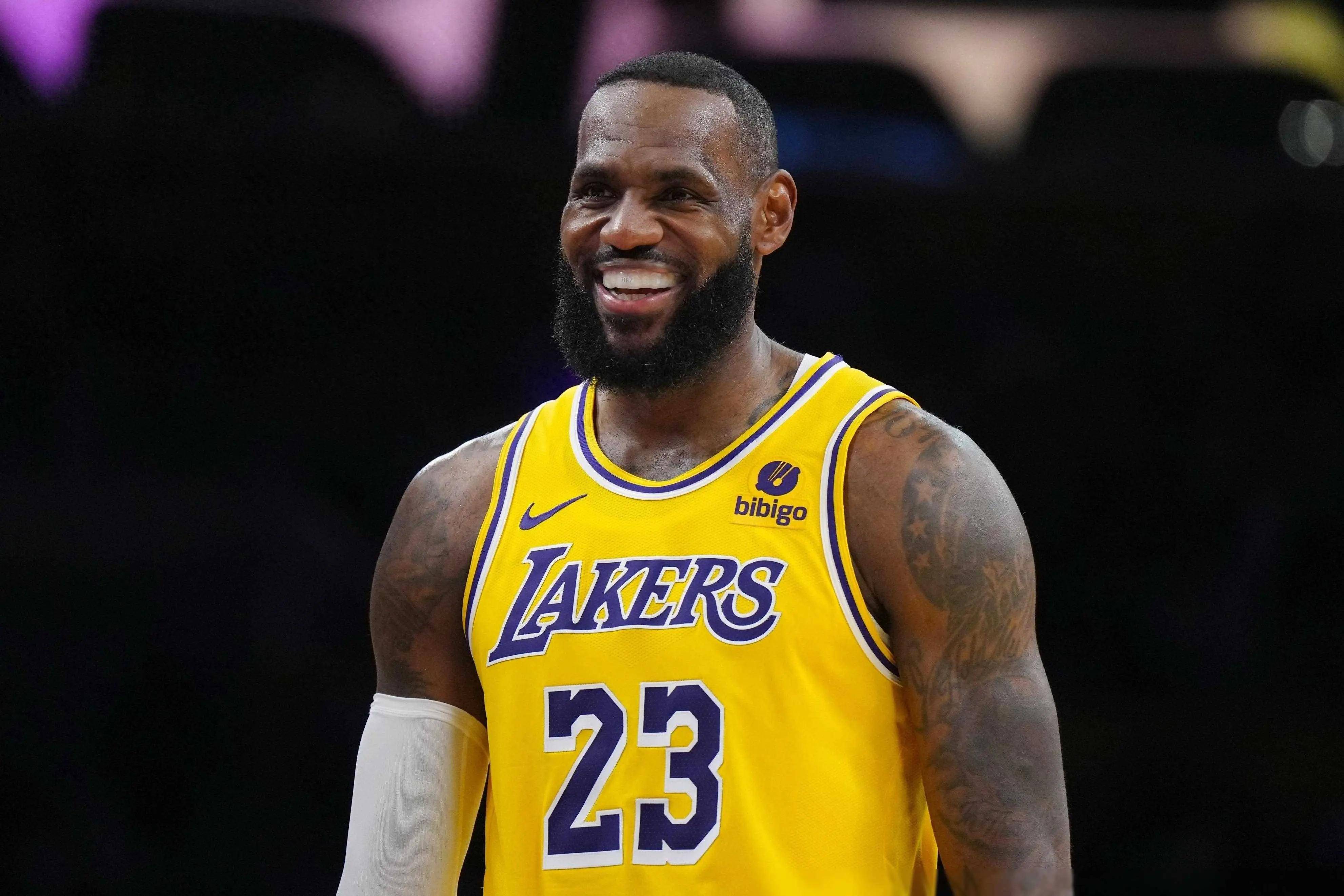 英雄联盟赔率-洛杉矶湖人训练开放日，集结日完成体检引欢呼，NBA常规赛在即，心理建设被强调的简单介绍
