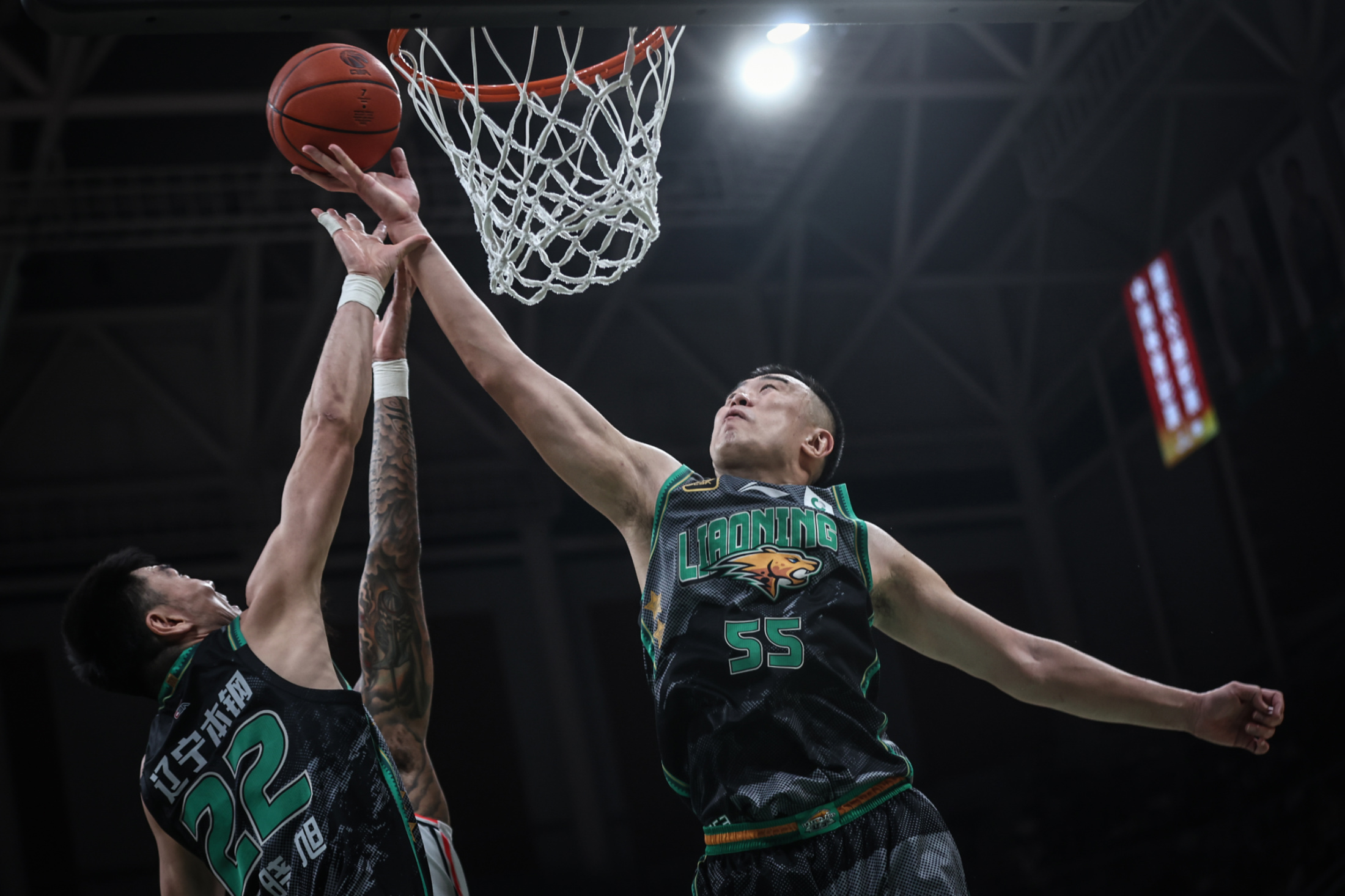 关于今夜巴黎圣日耳曼备战CBA常规赛；防线松动细节曝光；引发热议；轮换策略成焦点的信息