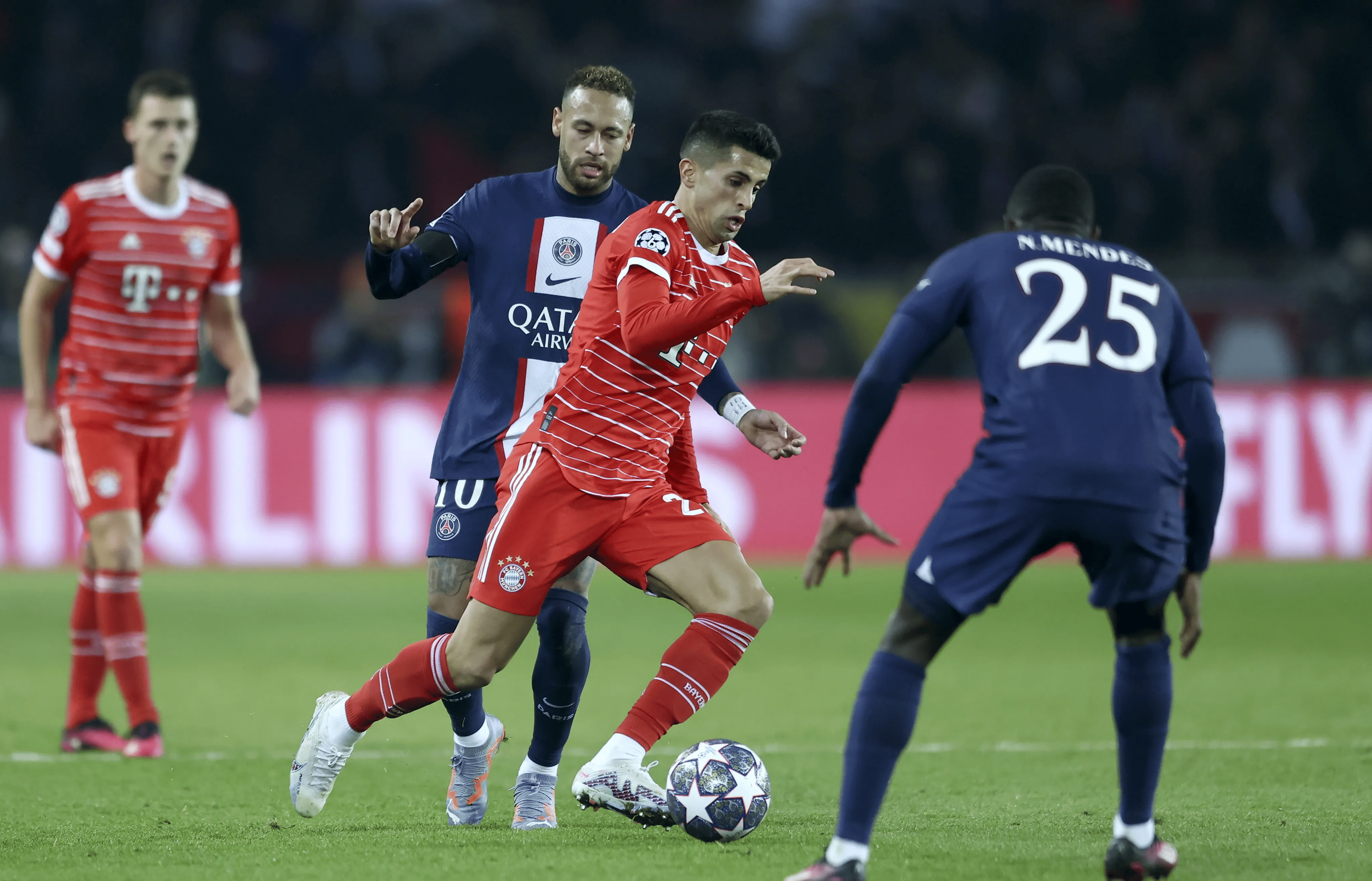 关于今夜巴黎圣日耳曼备战CBA常规赛；防线松动细节曝光；引发热议；轮换策略成焦点的信息