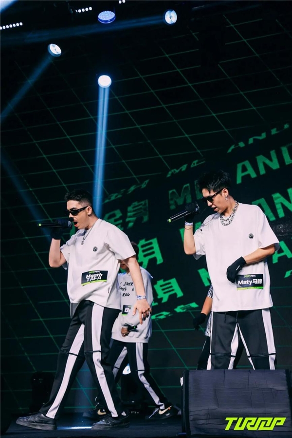 塞维利亚训练开放日，赛前临场应变引欢呼，中超在即，医务组通报恢复的简单介绍